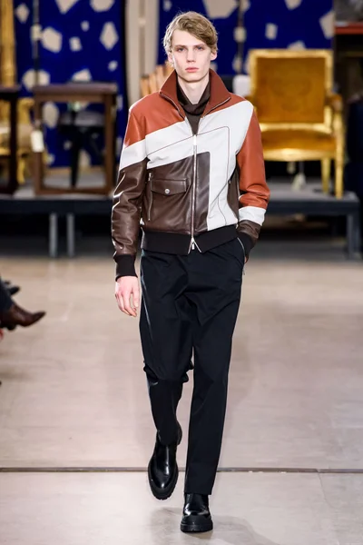 Look 11